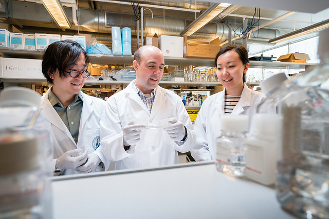 Aaron Wheeler in a lab with graduate students